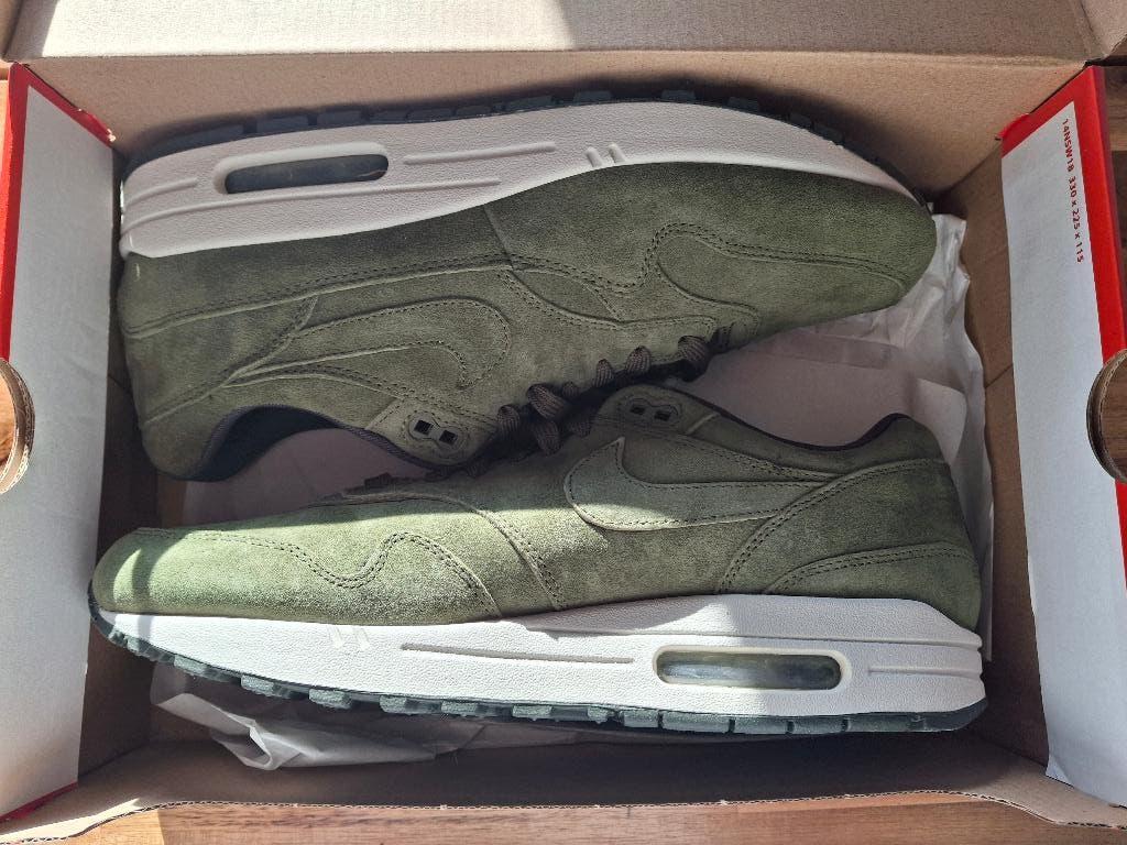 Nike air max 1 - Olive canvas suede maat 45, Overige kleuren, Nike, Ophalen of Verzenden, Sneakers of Gympen