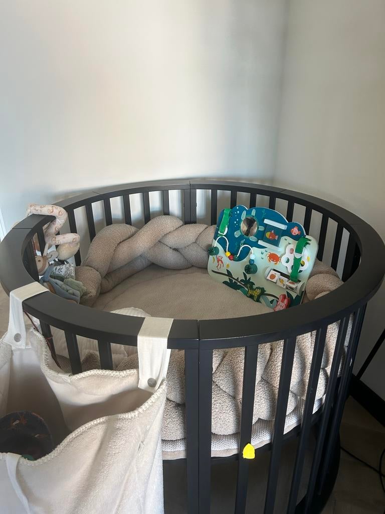 Zwarte ronde babybox, Kinderen en Baby's, Boxen, Zo goed als nieuw, Rond, Boxkleed, Ophalen of Verzenden