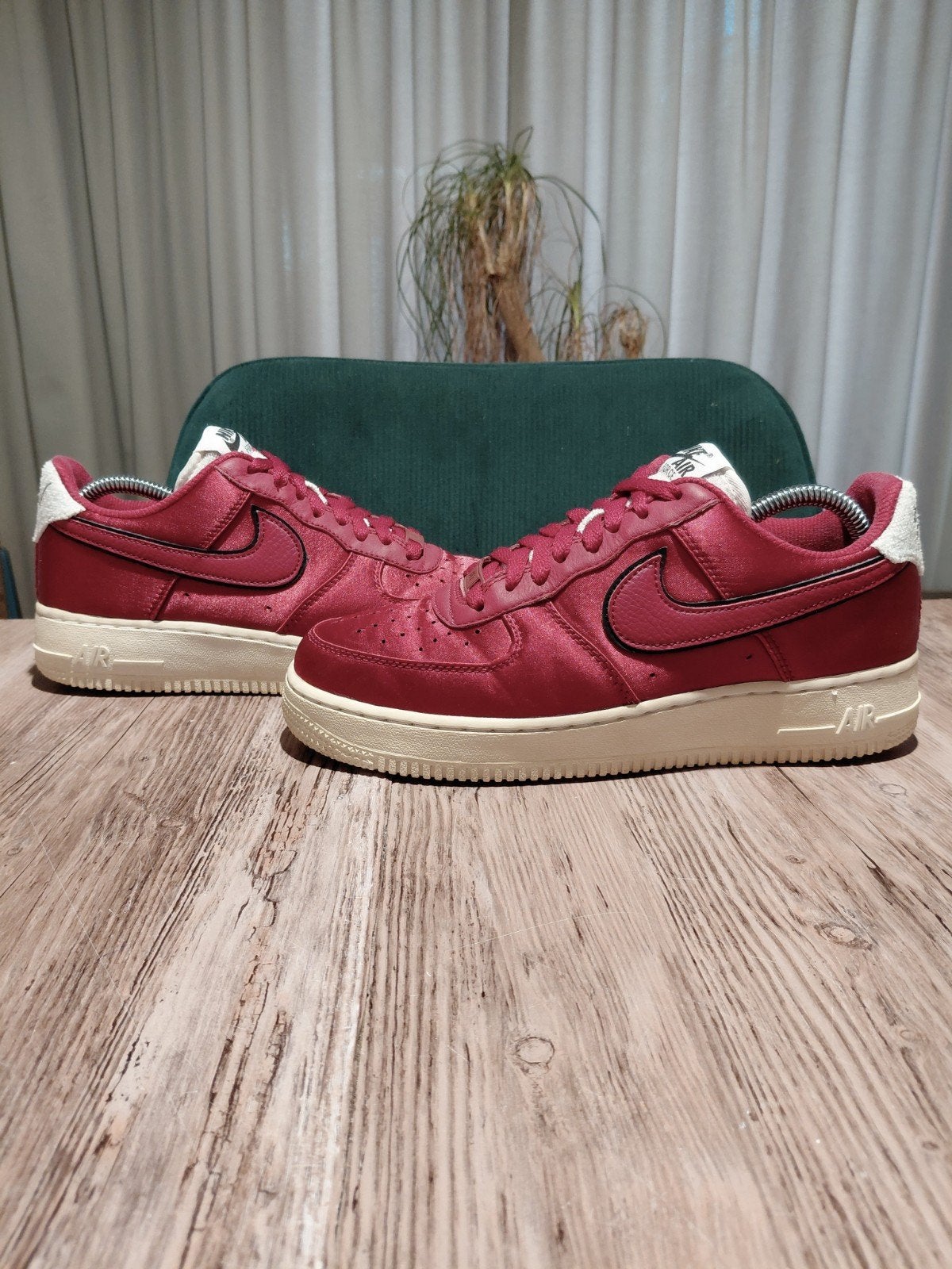 Nike Air Force 1 Special Edition 'Red Velvet' Size 40,5, Nike, Ophalen of Verzenden, Sneakers of Gympen, Gedragen