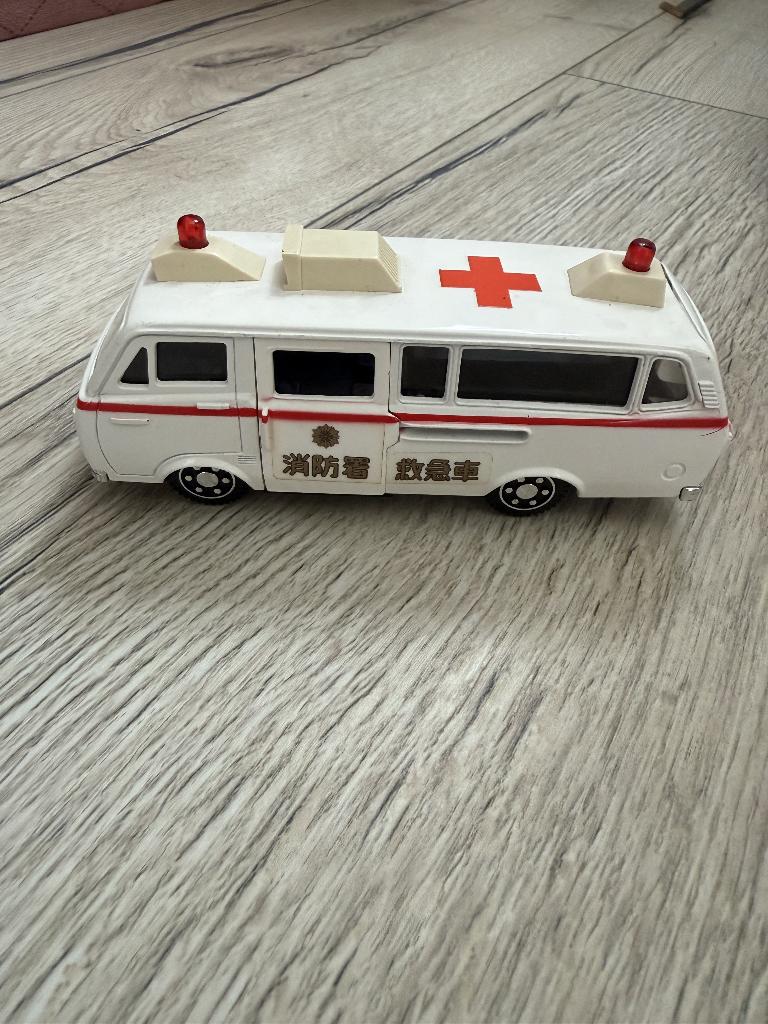 Japanse ambulance Yonezawa Toys, Ophalen of Verzenden, Gebruikt, Auto, Overige merken