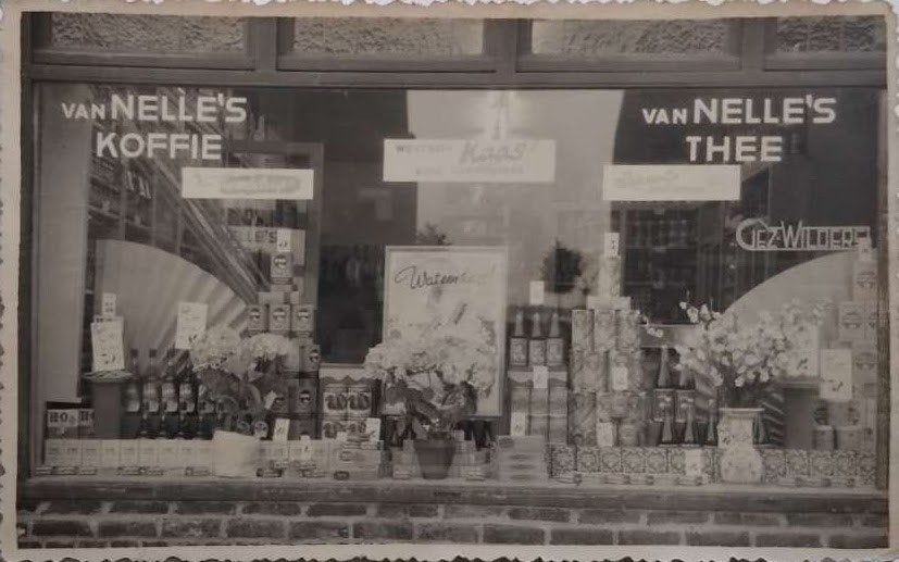 Fotokaart Winkelpui / Etalage – Van Nelle’s Koffie & Thee, Ophalen of Verzenden, 1940 tot 1960, Ongelopen, Limburg