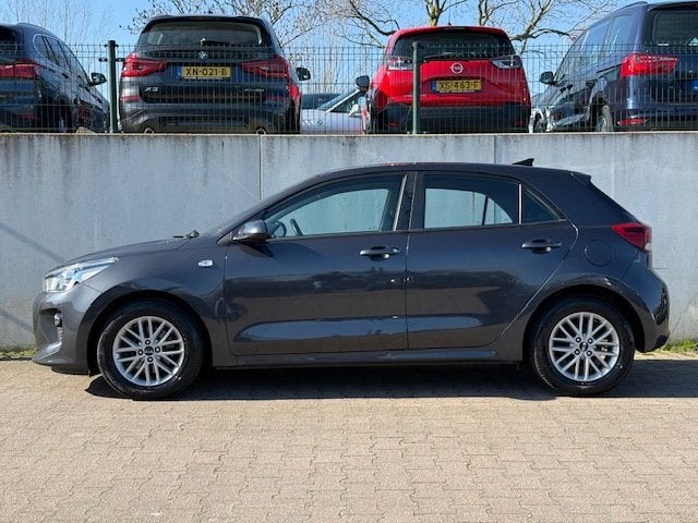 Kia Rio 1.0 TGDI DynamicLine/NAVI/CRUISE/PDC/CAMERA/NETTE AU, Auto's, Kia, Voorwielaandrijving, Gebruikt, 49 €/maand, Origineel Nederlands