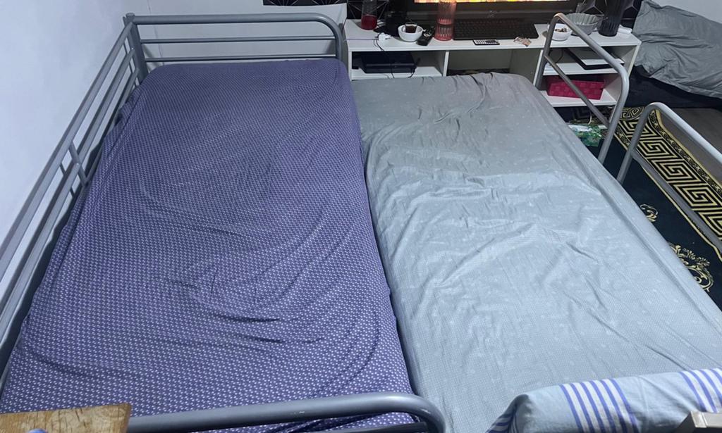 Twee bedden kunnen een bed onder elkaar, Huis en Inrichting, Slaapkamer | Bedden, 90 cm, Eenpersoons, Nieuw, Ophalen of Verzenden