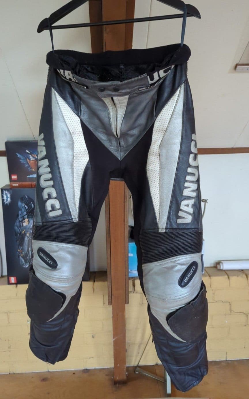 Vanucci leren motorpak (jas en broek) maat 52, Dames, Jas | leer, Vanucci, Ophalen of Verzenden