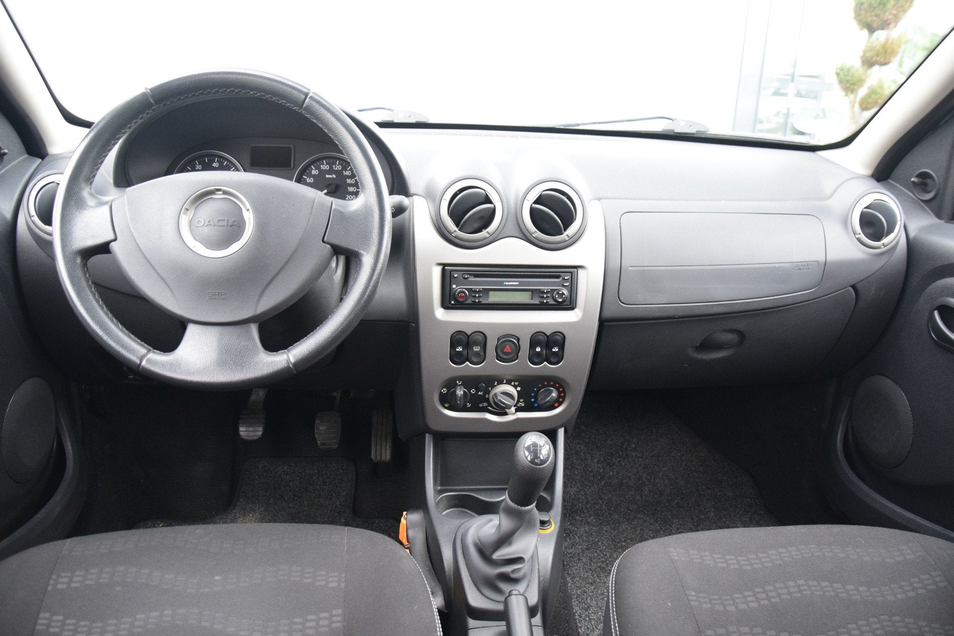Dacia Sandero 1.6 Stepway Airco Audio Elek/pakket Trekhaak, Auto's, Dealer onderhouden, Stof, Gebruikt, Zwart