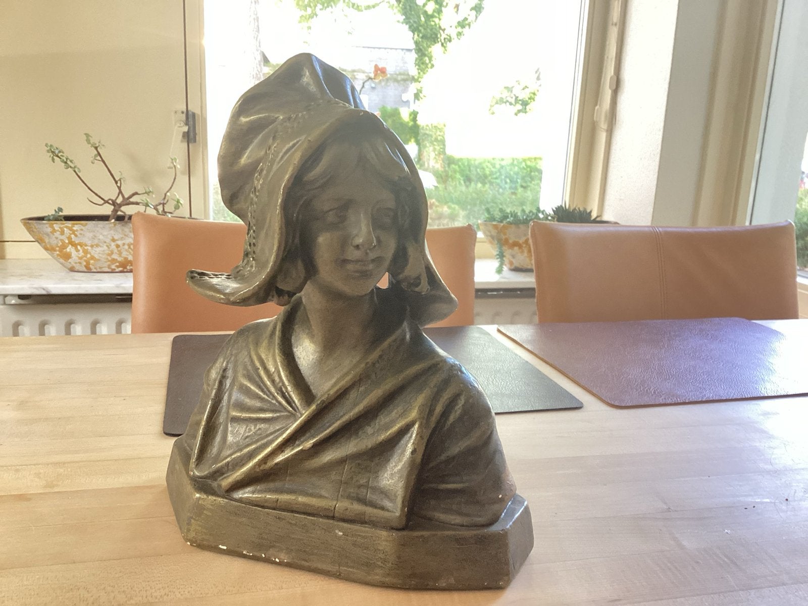 Antieke buste van een vrouw met kap, Gips, Buste, Ophalen of Verzenden, 20 - 50 cm