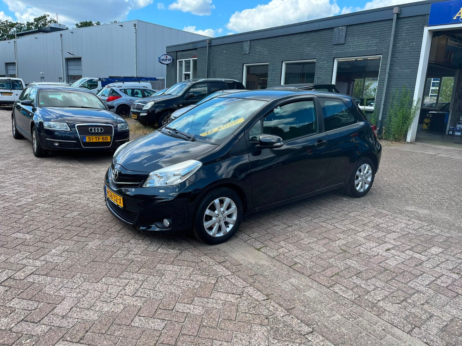 Toyota Yaris 1.0 12v Vvt-i 69pk 3D 2012 Zwart Airco APK, Auto's, 750 kg, Zwart, Bedrijf, Handgeschakeld
