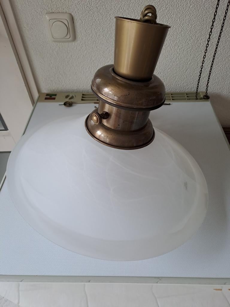 2 Vintage hanglamp met opaline glas en messing details, Ophalen, Gebruikt, 50 tot 75 cm, Vintage, Klassiek