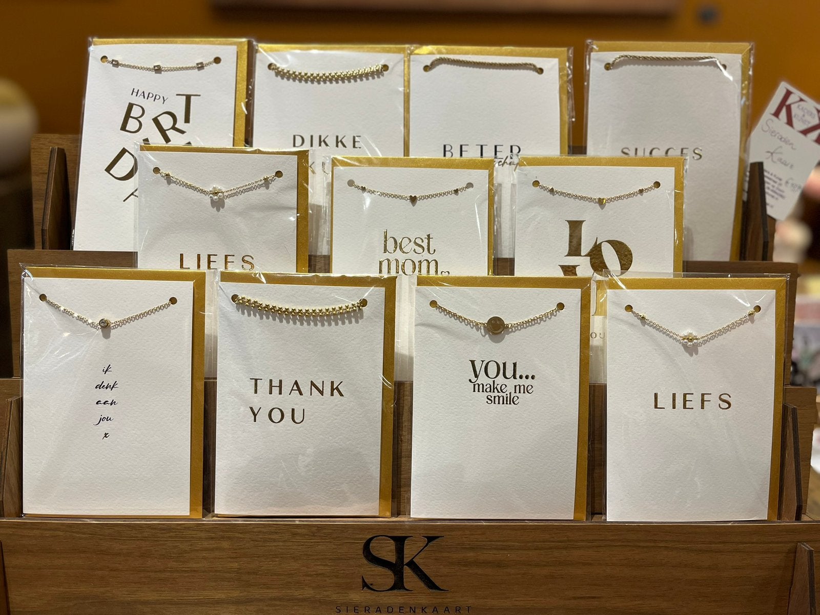 Nieuwe armbandjes plus display van Sieradenkaart, Staal, Nieuw, Ophalen of Verzenden, Goud