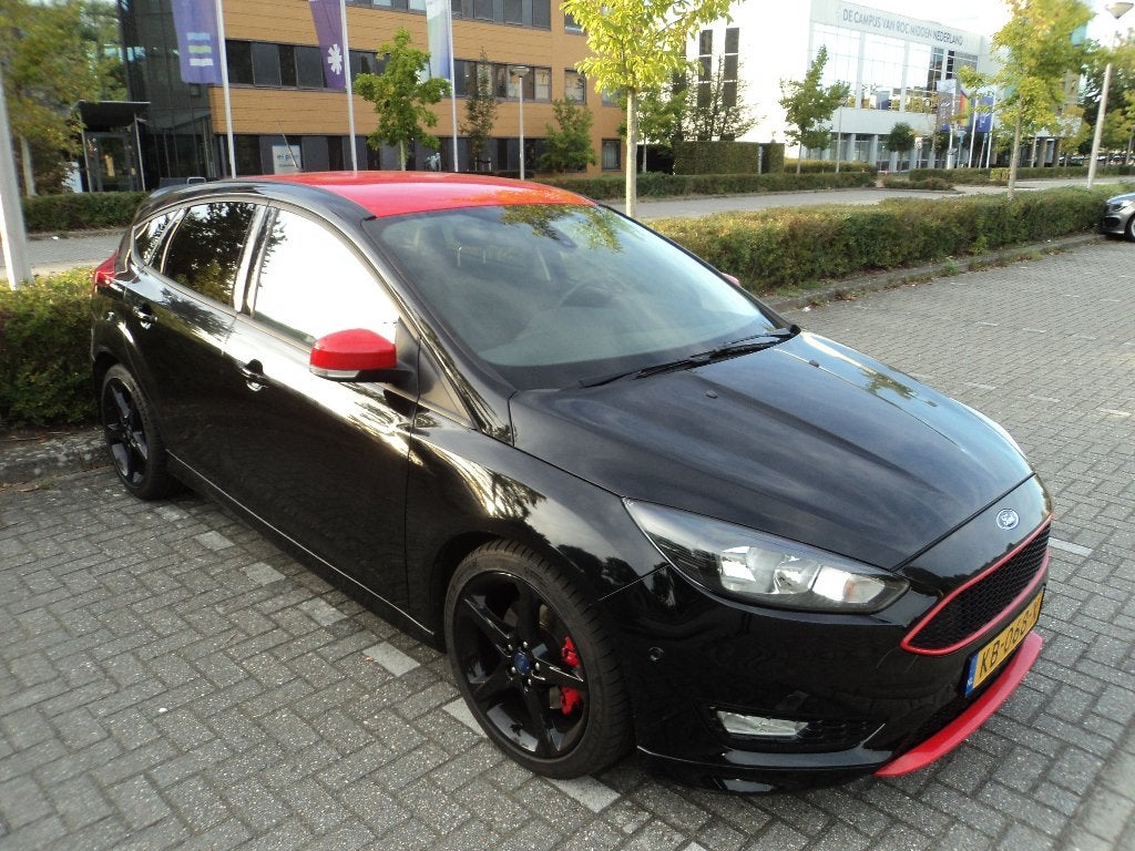 Ford Focus 1.5 150pk Red & Black edition | 1e eigenaar | NAP, Auto's, Dealer onderhouden, 1498 cc, 4 cilinders, 150 pk
