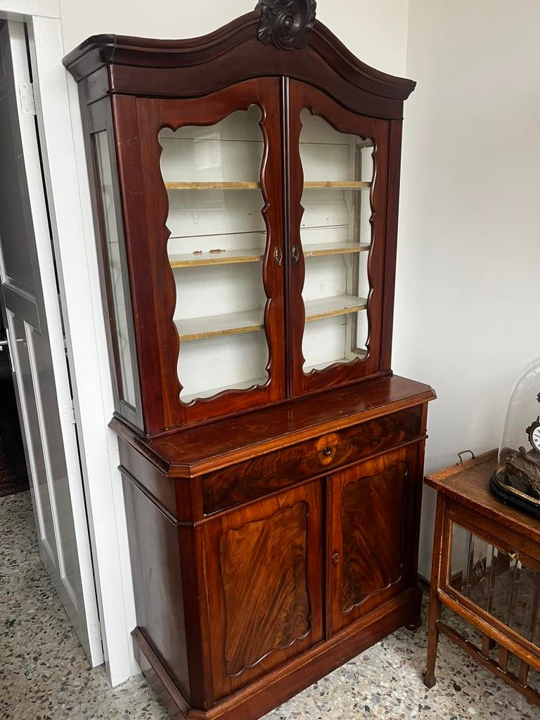 Biedermeier mahonie vitrinekast, Ophalen