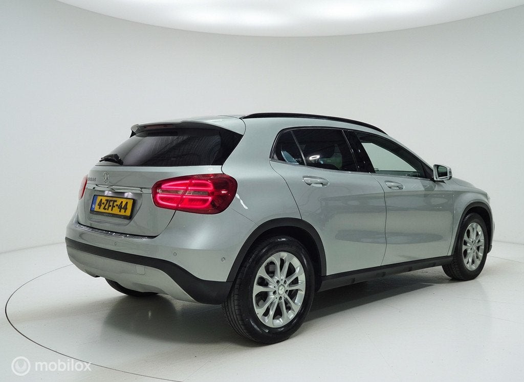 Mercedes GLA-klasse 200 Ambition Led Trekhaak zeer nette aut, Auto's, Voorwielaandrijving, Gebruikt, Bedrijf, Handgeschakeld