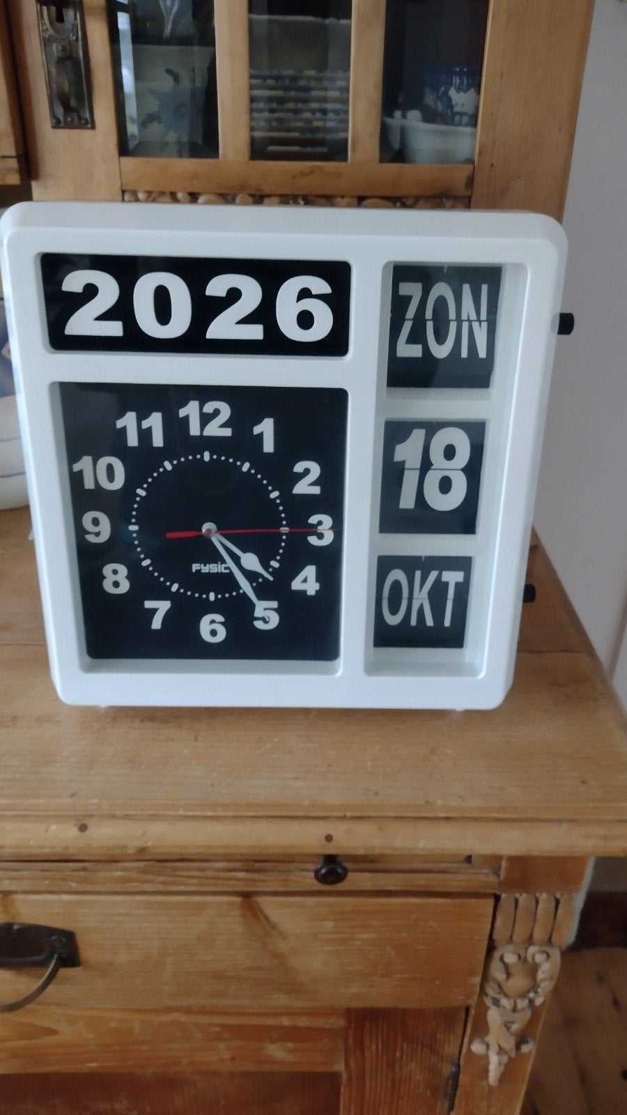 Kalenderklok Fysic FK-247 senioren slechtzienden, Ophalen of Verzenden, Gebruikt, Wandklok