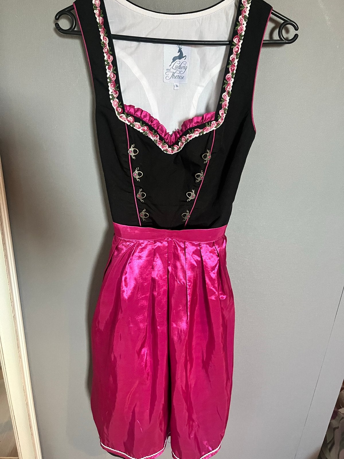 Dirndl jurk van Ludwig und Therese, maat 34 (XS), Kleding | Dames, Zwart, Ophalen of Verzenden, Zo goed als nieuw, Knielengte
