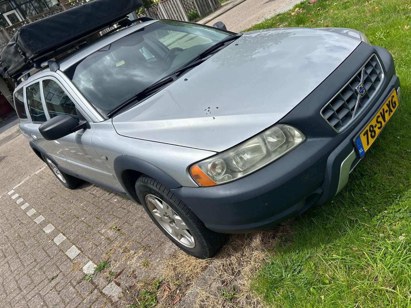 Volvo XC70 2.4 D5 AWD Geartronic 2005 Grijs, Auto's, Volvo, Automaat, 1800 kg, 197 €/maand, XC70