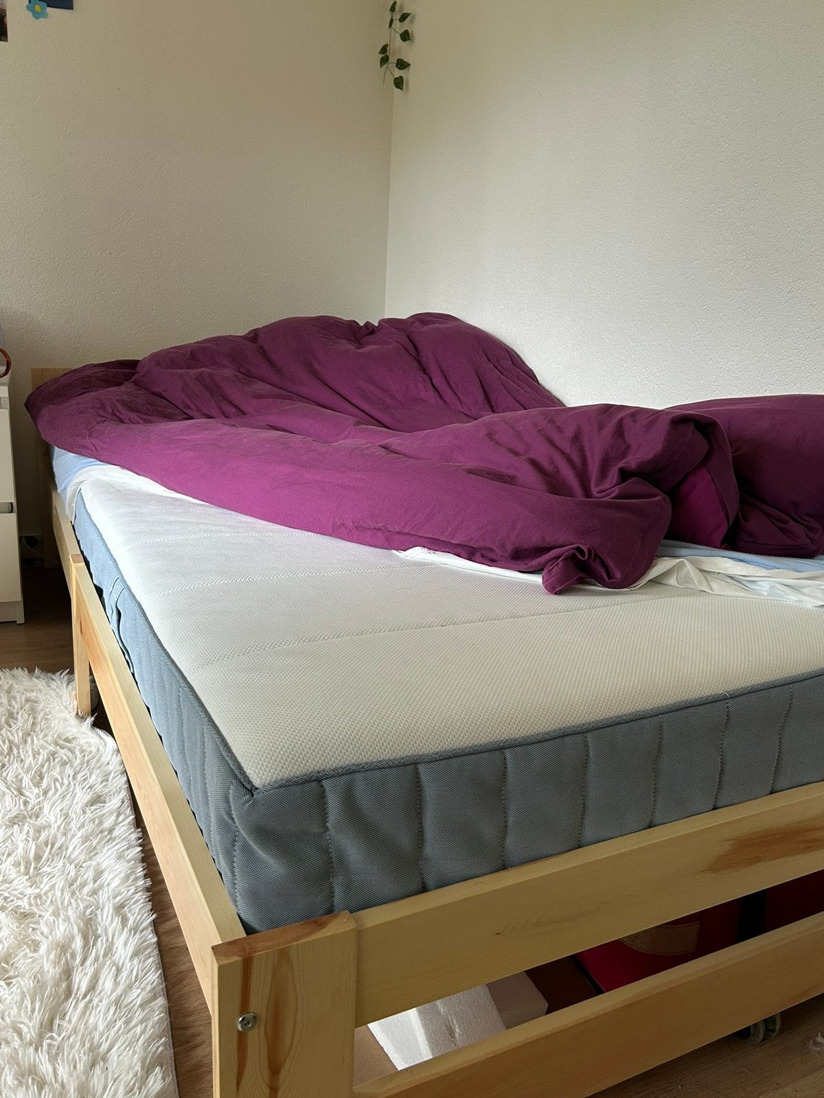 Bed frame and mattress, Huis en Inrichting, Slaapkamer | Bedden, Zo goed als nieuw, Eenpersoons, 90 cm, 200 cm, Hout, Wit, Ophalen