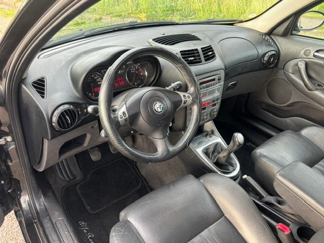 Alfa Romeo 147 1.6 T.Spark Veloce Collezione ECC Audio/CD Le, 1195 kg, Gebruikt, Zwart, 4 cilinders