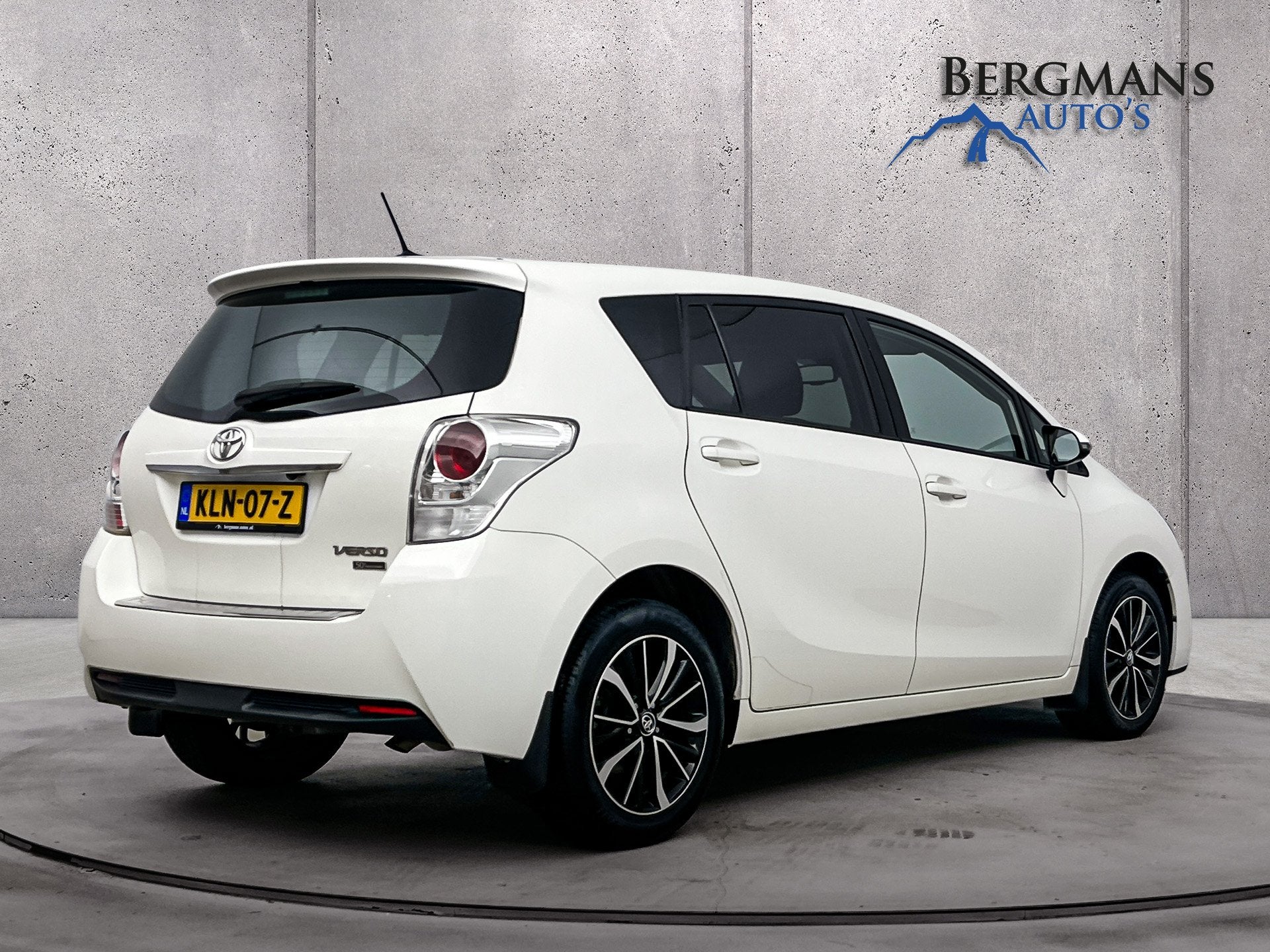 Toyota Verso 1.6 VVT-i Dynamic 50th anniversary // DEALEROND, Auto's, Toyota, Dealer onderhouden, Gebruikt, 4 cilinders, Bedrijf