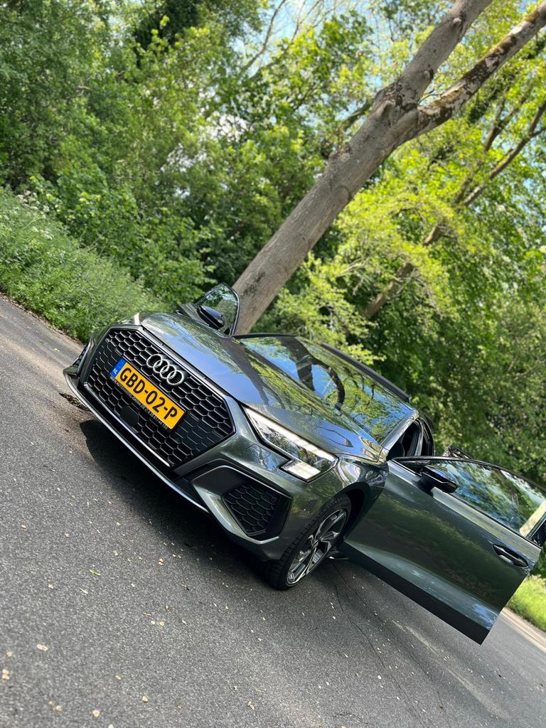 Audi A3 40 Tfsi e 204pk Phev S-tronic 2021 Grijs, Auto's, Audi, Adaptieve lichten, 4 cilinders, Plug-in hybride, Hybride Elektrisch/Benzine
