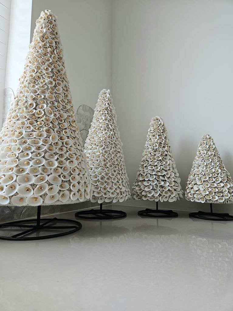 Witte schelpen kerstboom op standaard uit Bali, Diversen, Ophalen of Verzenden, Tropical home, 6951nk, Nieuw