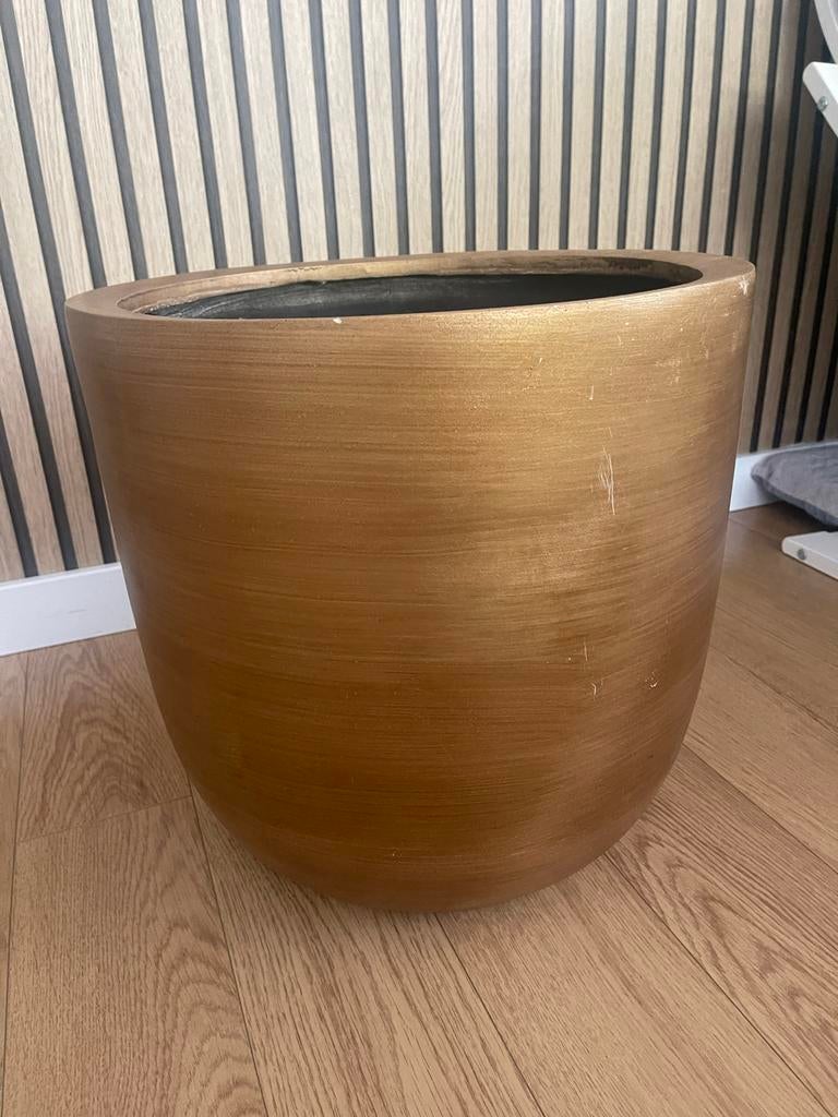 Grote gouden bloempot voor binnen of buiten, Tuin en Terras, Bloempotten, Ophalen, Overige materialen, Gebruikt, 40 cm of meer