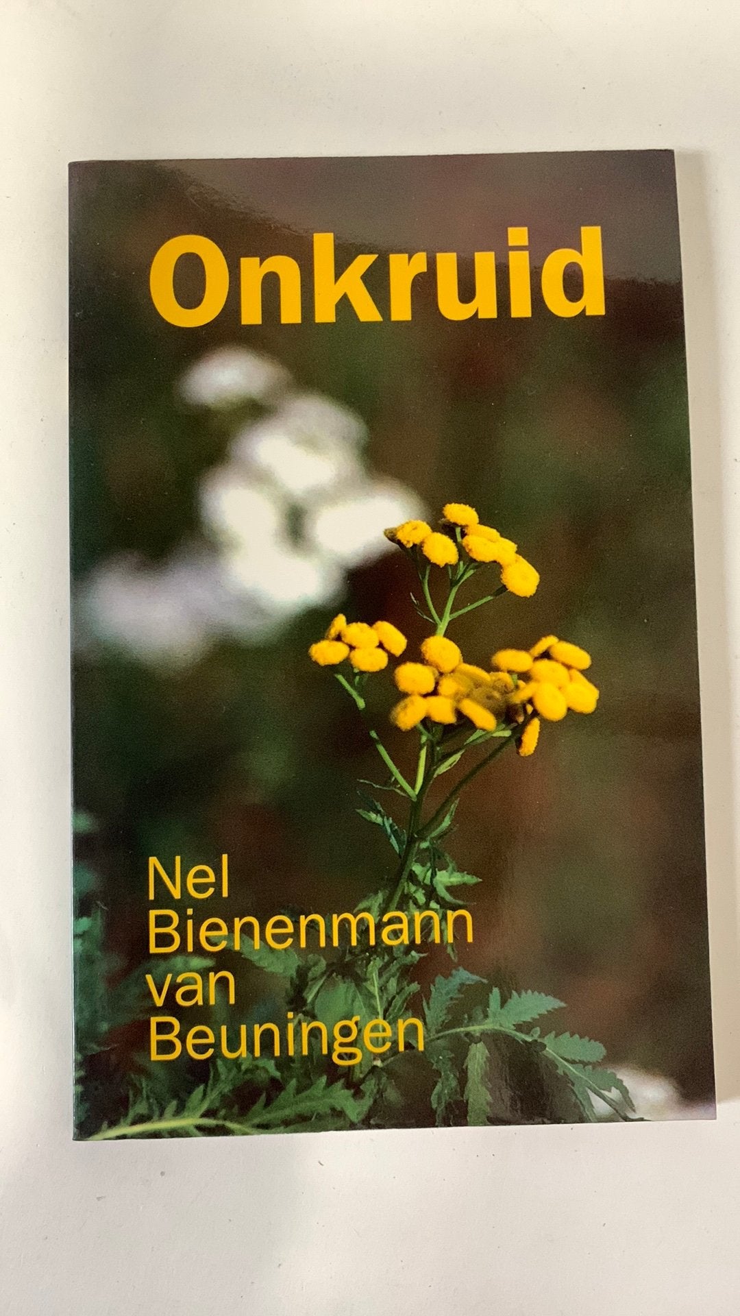 Onkruid - Nel Bienenmann van Beuningen (Boek 1993), Boeken, Ophalen of Verzenden, Zo goed als nieuw, Nederland