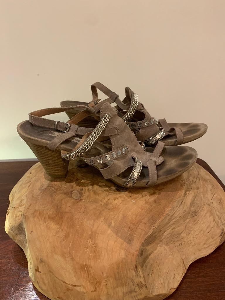 Janet Sport sandalen met hak 6 cm – suède – maat 41, Verzenden, Beige, Sandalen of Muiltjes, Zo goed als nieuw