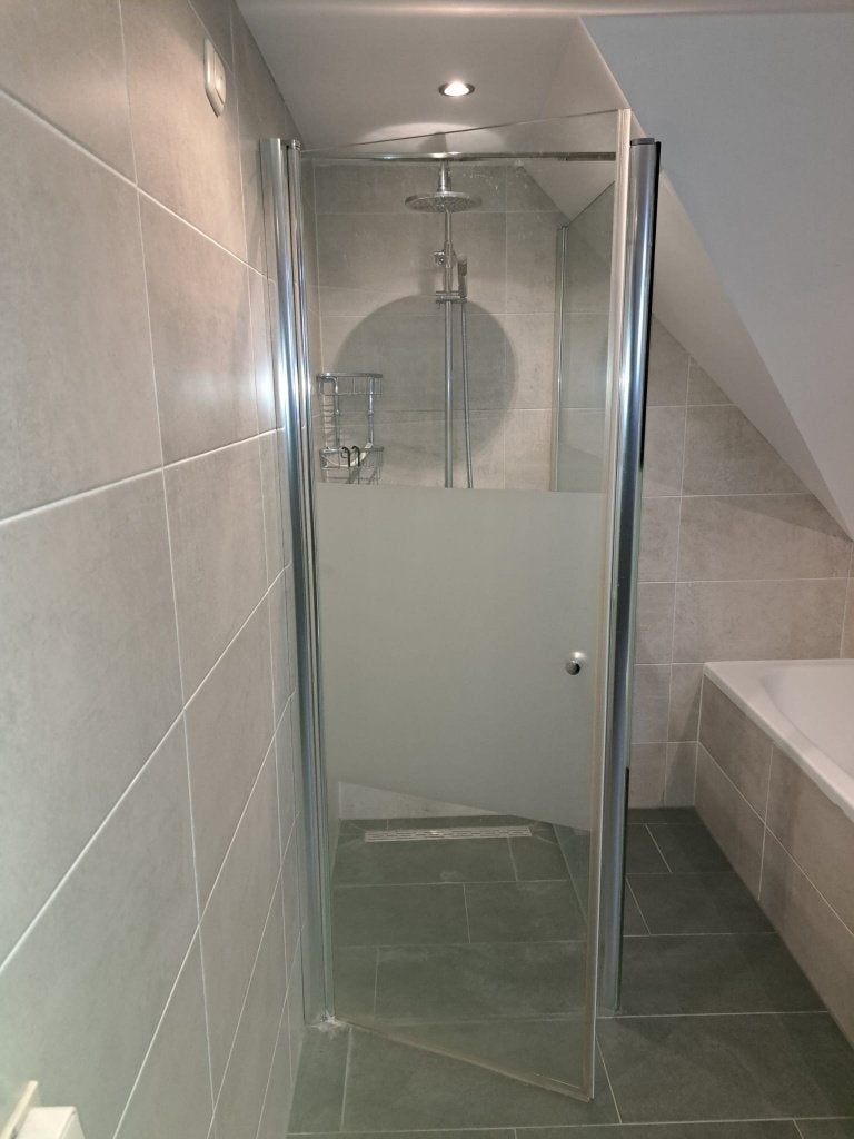 douche cabine wand en deur regendouche en design radiator, Doe-het-zelf en Verbouw, Sanitair, Ophalen, Zo goed als nieuw, Glas