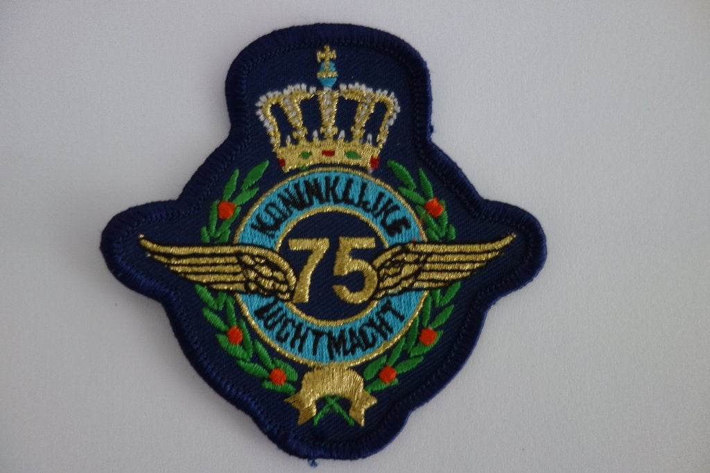 KLU Nederland 75 jaar patchwork, Verzamelen, Ophalen of Verzenden, Zo goed als nieuw, Patch, Badge of Embleem