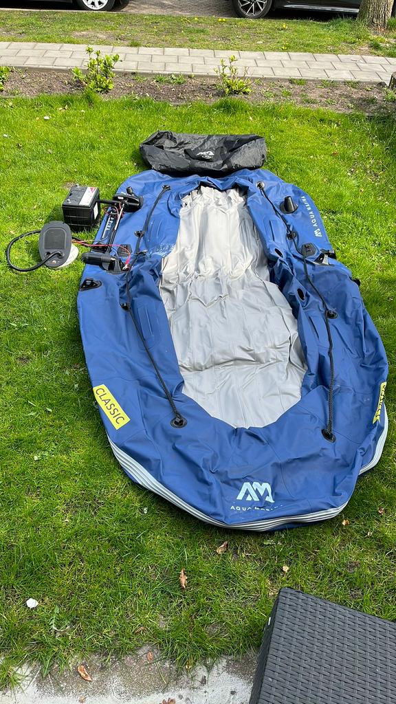 Super mooi rubberboot met elektrische buitenboordmotor, Watersport en Boten, Kano's, Ophalen, Opblaasbaar, Drie personen of meer