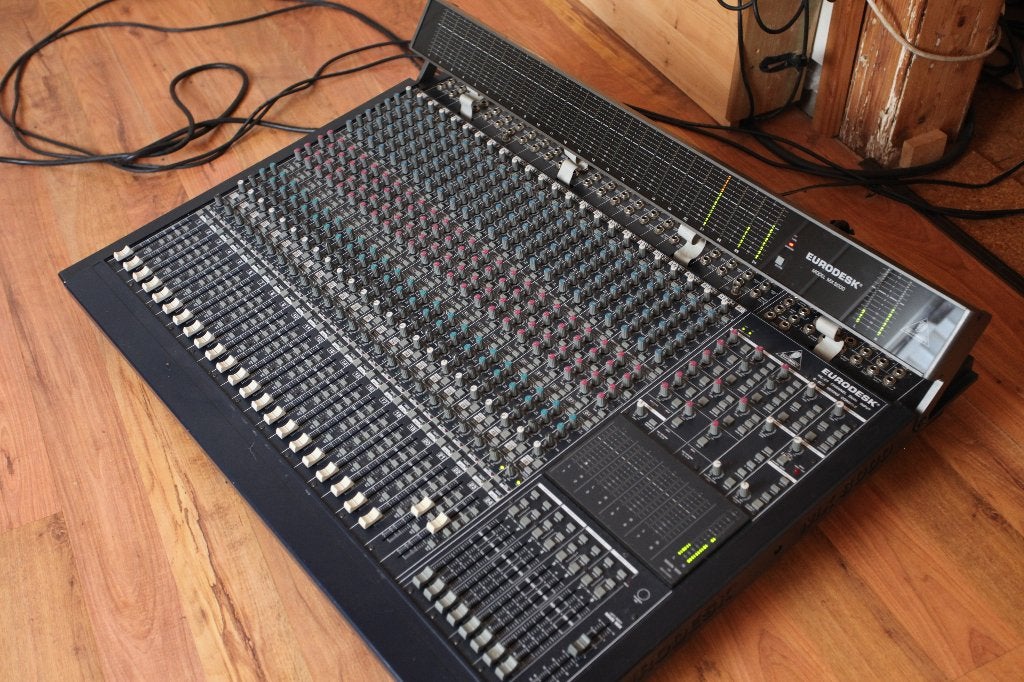 Behringer Eurodesk model MX8000, Ophalen, Gebruikt, 20 kanalen of meer
