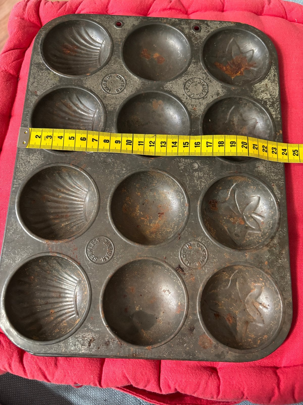 Vintage metalen bakvorm met 12 holtes - schelpen en bladeren, Ophalen