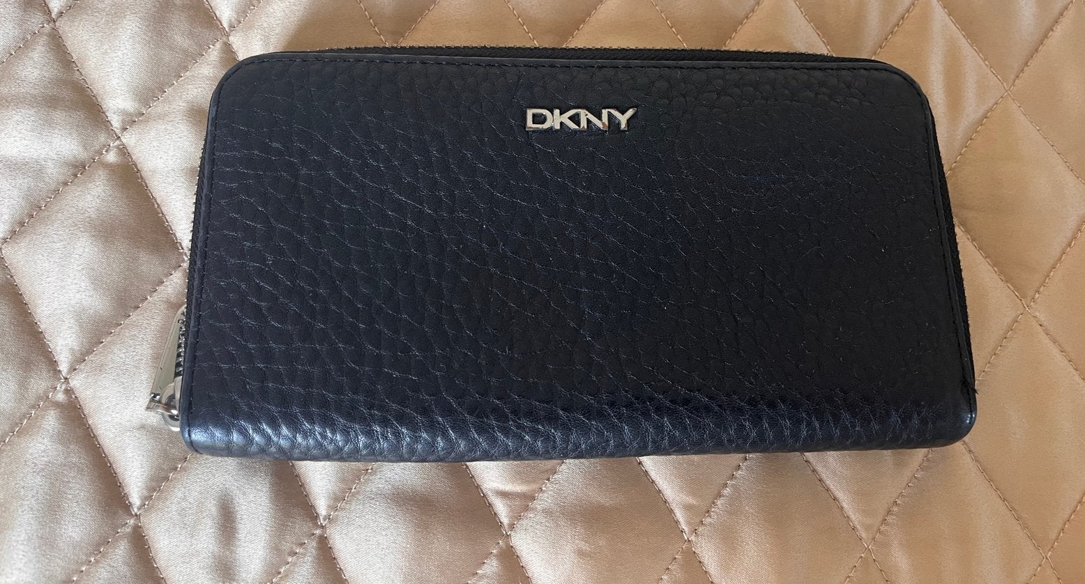 DKNY Zwarte Leren Portemonnee met Rits, Overige merken, Zwart, Ophalen of Verzenden, Zo goed als nieuw