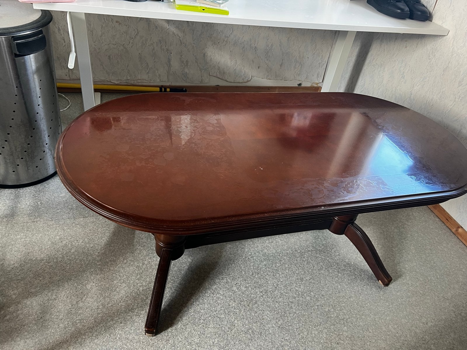 Ovale houten salontafel met klassieke uitstraling kersenhout, Gebruikt, 100 tot 150 cm, Ovaal, 5 – 50