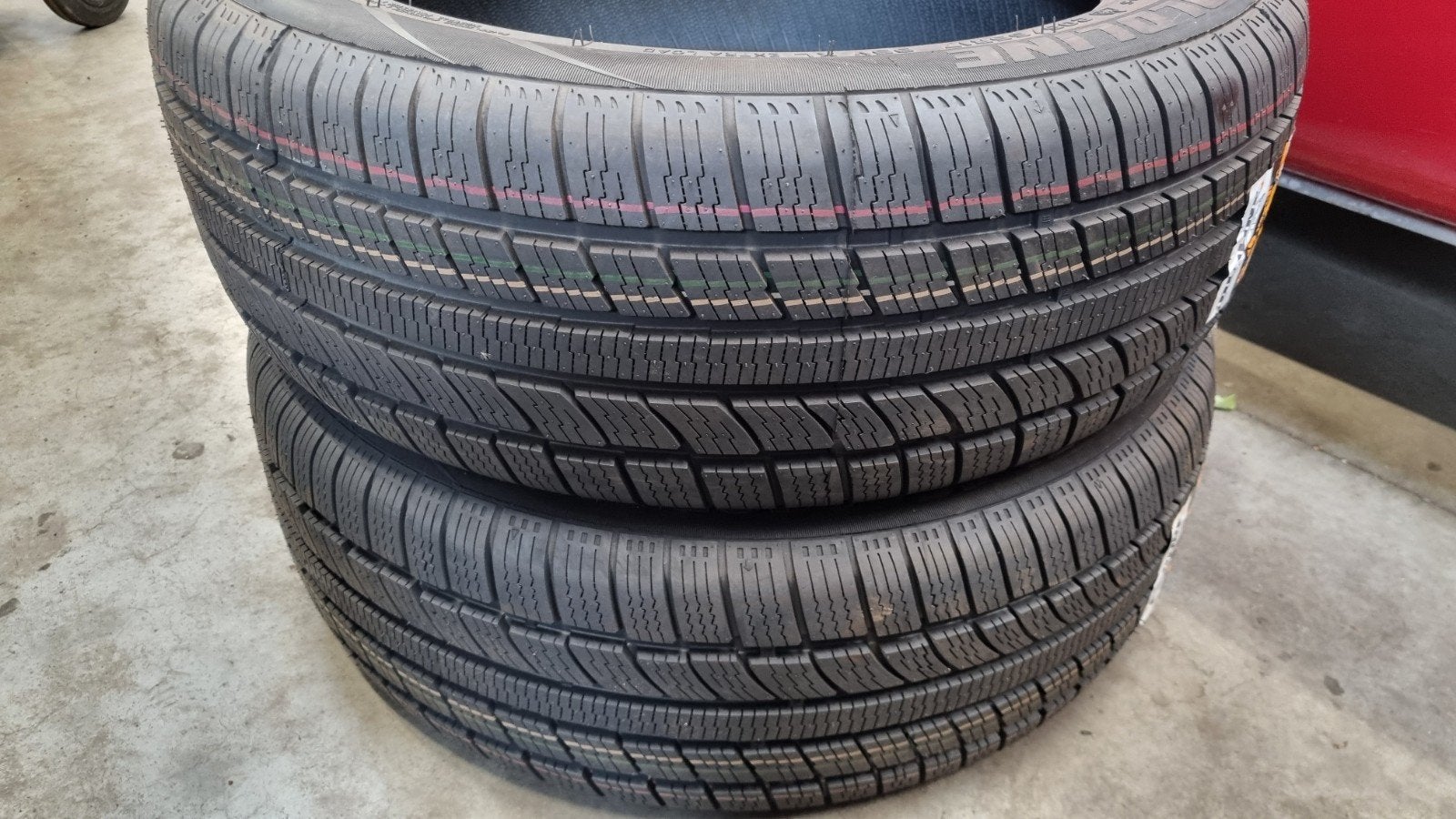 2 NIEUWE Goldline 205/55r17 4 seizoensbanden, Ophalen, Nieuw