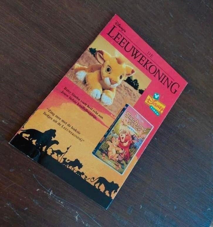 Disney videoband bewaarboekje Leeuwekoning. 1995., Verzamelen, Ophalen of Verzenden, Leeuwenkoning of Jungle Boek, Zo goed als nieuw