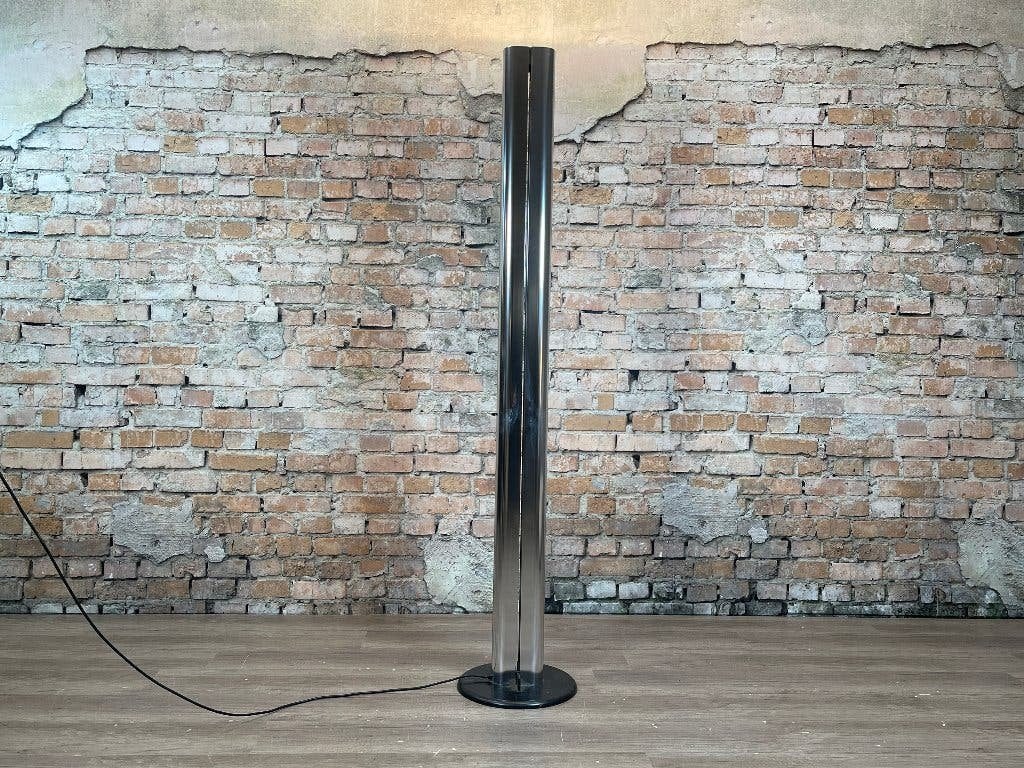 Artemide Megaron Vloerlamp – Chroom | Gianfranco Frattini