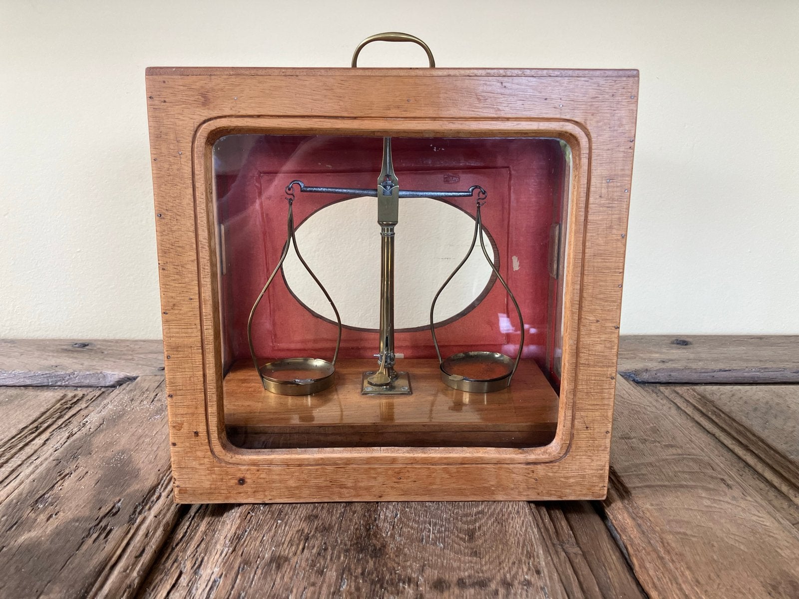 Brocante goudweegschaaltje met gewichten in kastje, Ophalen of Verzenden