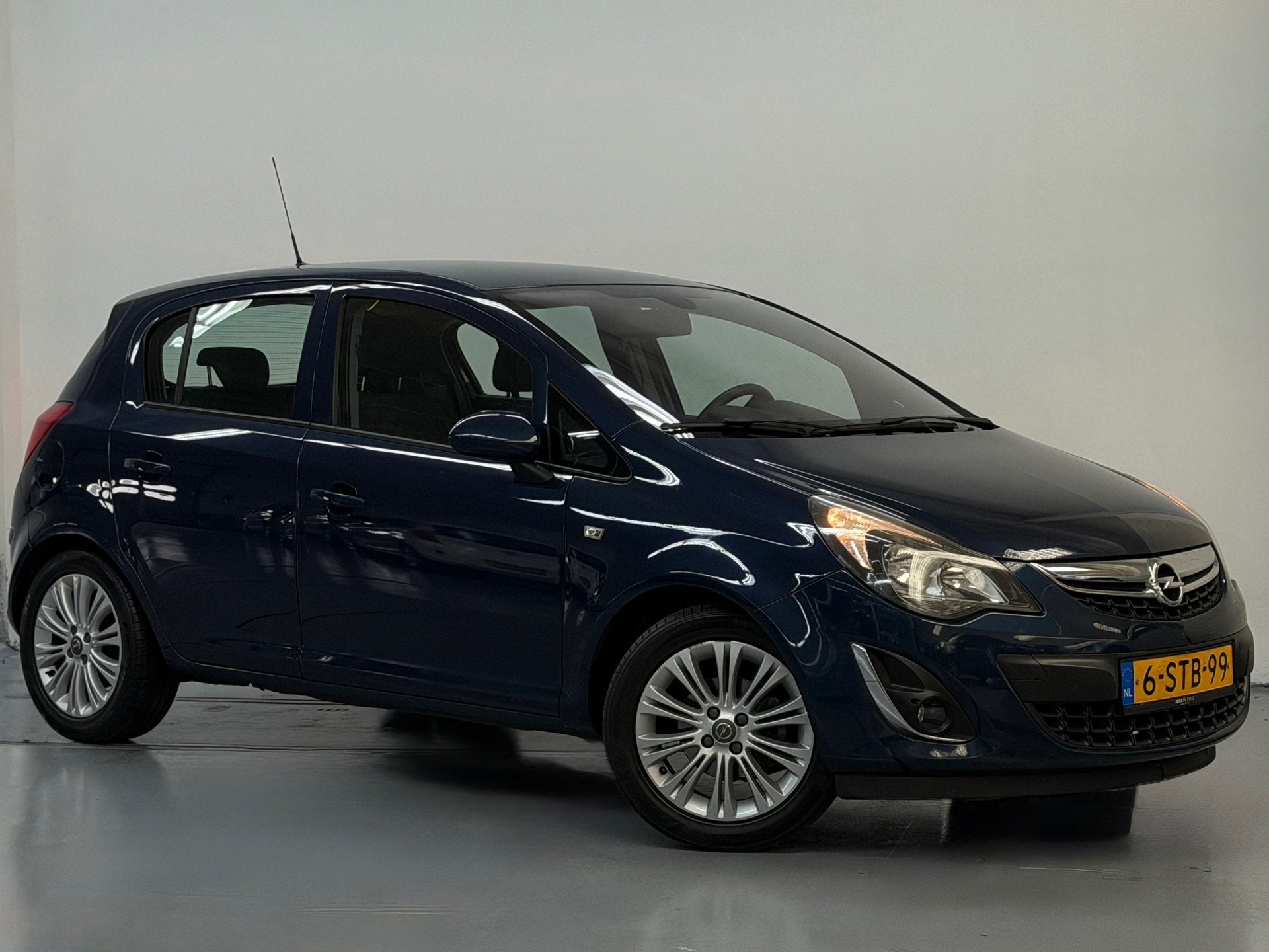 Foto 15 van Opel Corsa 1.4-16V Cosmo Navi Cruise NL Auto