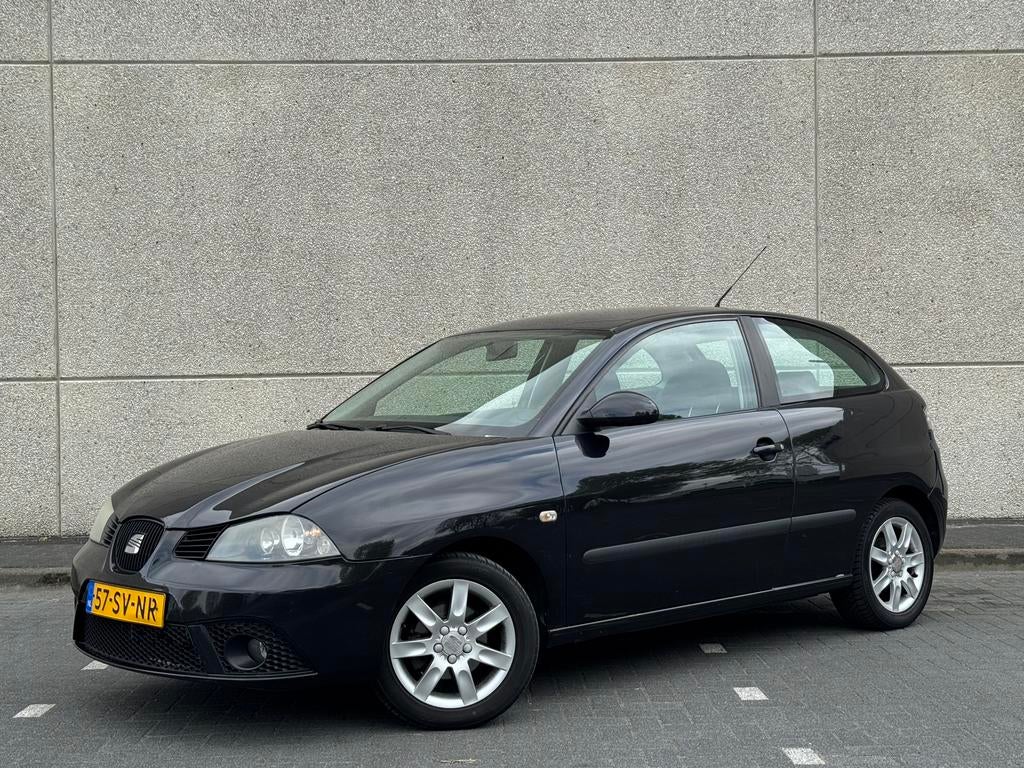 Seat Ibiza 1.4 16V 74KW 2006 Zwart, Auto's, Voorwielaandrijving, 40 €/maand, Zwart, 4 cilinders