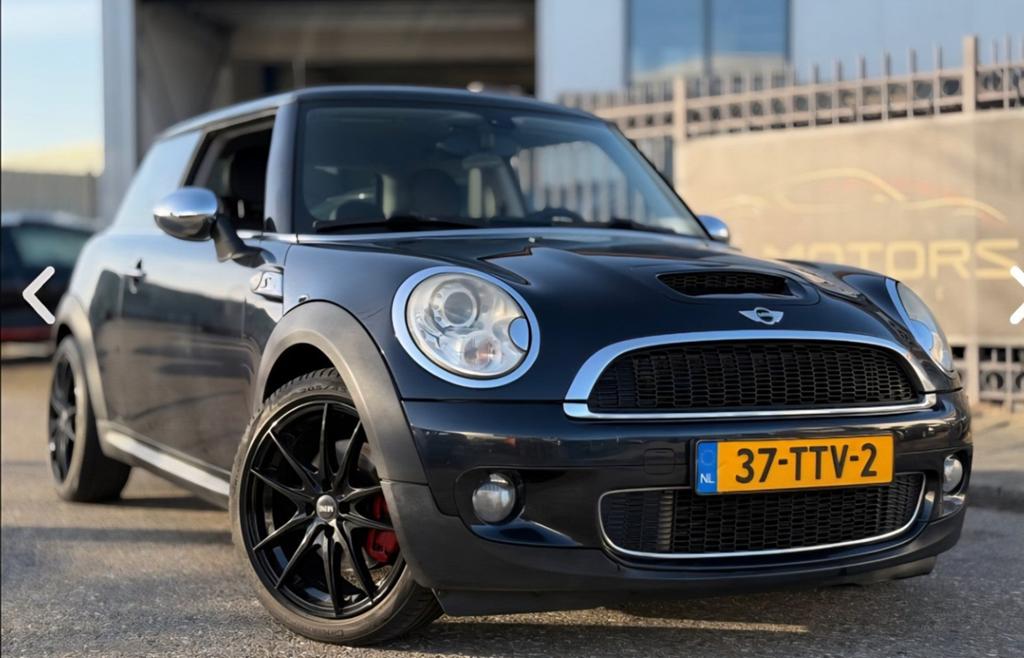 Mini 1.6 16V Cooper S 128KW AUT 2007 Zwart, Auto's, Mini, Zwart, 4 cilinders, 4 stoelen, Zwart