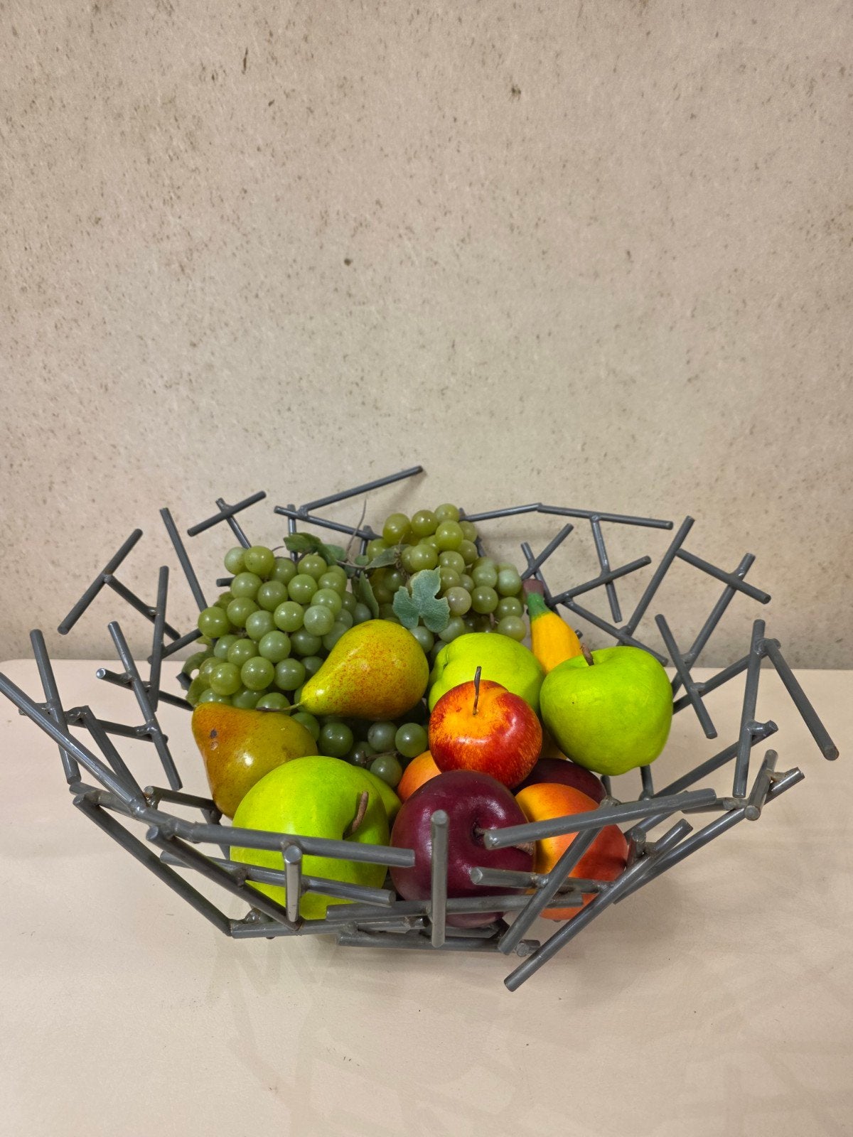 Grote metalen fruitschaal - Alessi Blow up stijl, Gebruikt, Mand, Rond, Ophalen of Verzenden