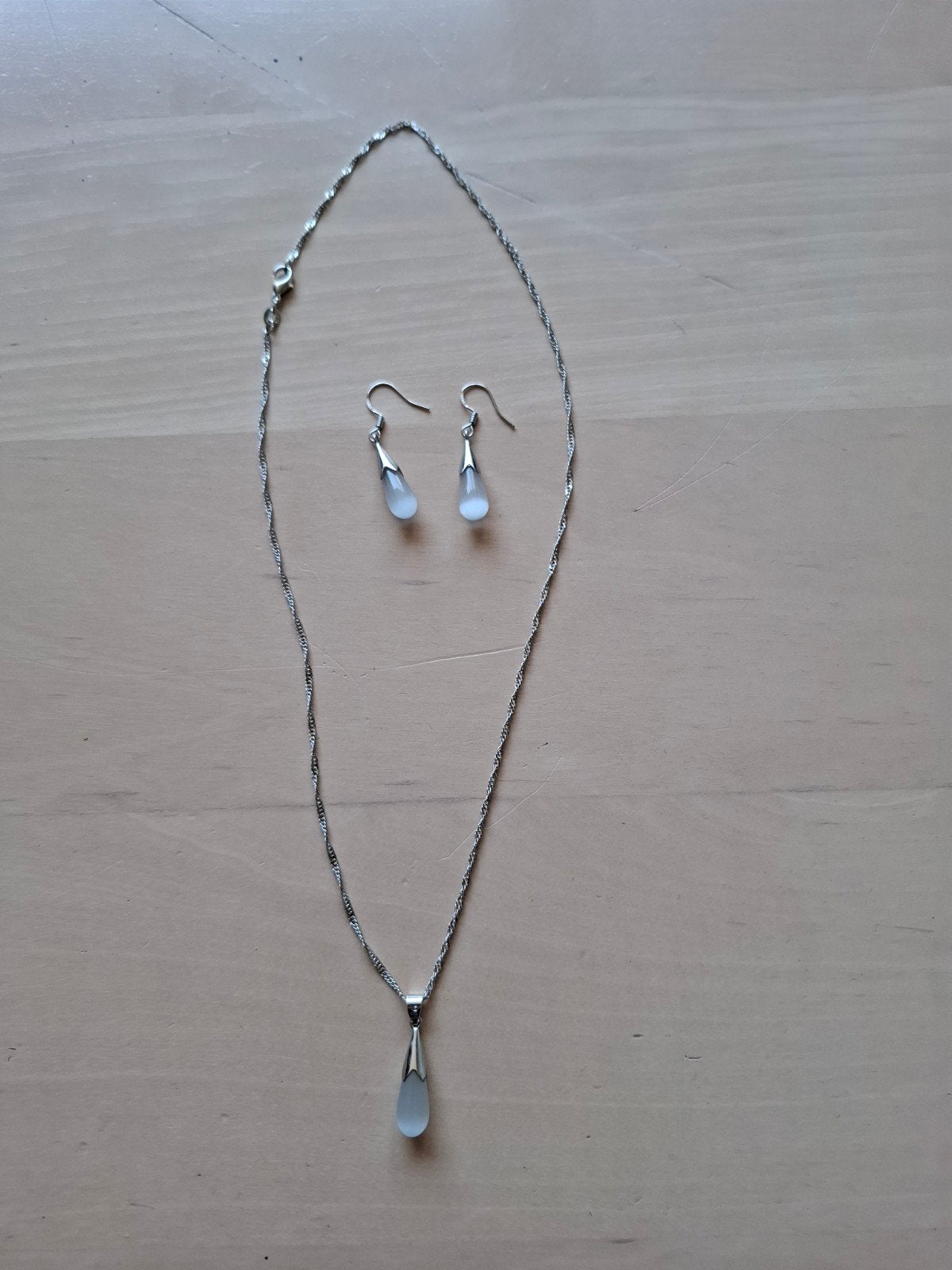 ketting en oorbellen( 925) met witte " cat eye" hangers., Ophalen of Verzenden, Nieuw, Zilver, Ketting