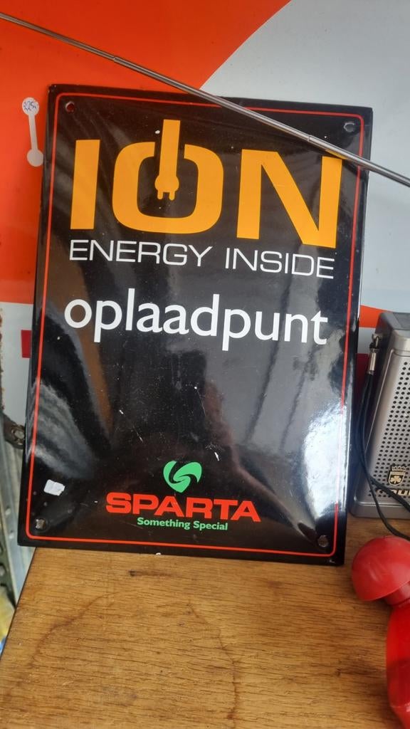 ION Oplaadpunt Emaille Bord - Sparta Energy Inside, Antiek en Kunst, Antiek | Emaille, Ophalen of Verzenden