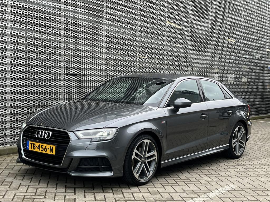 Audi A3 Limousine 1.5 TFSI CoD Sport S Line Edition / Naviga, 12 maanden, Gebruikt, Leder en Stof, Origineel Nederlands
