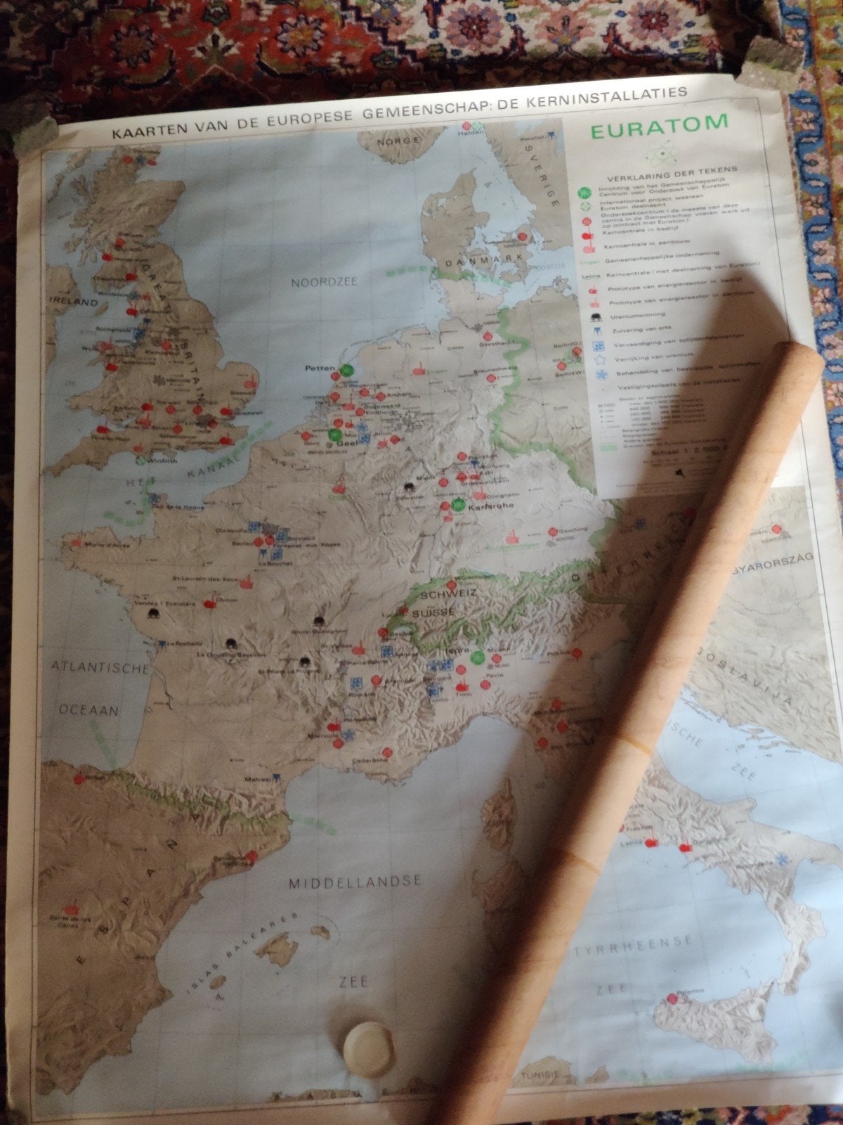 Zeldzame Euratom Wandkaart 1964 Kerninstallaties Europa, Gelezen, AUTOM, Overige typen, Ophalen of Verzenden