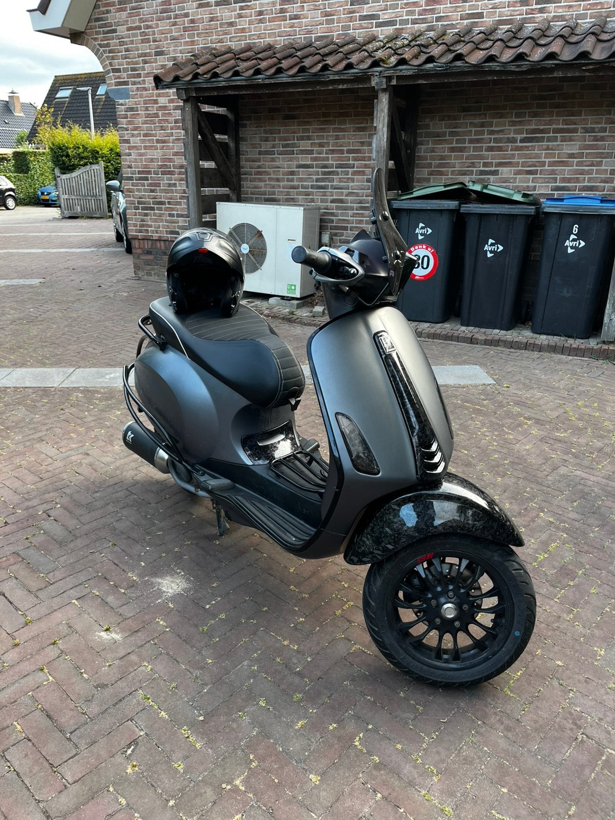 Vespa sprint iget 2018, Fietsen en Brommers, Ophalen, Zo goed als nieuw, Benzine