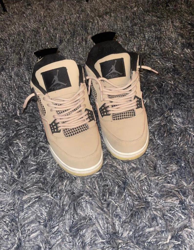 Nike Air Jordan 4 Mushroom - Maat 40/41, Kleding | Dames, Schoenen, Ophalen of Verzenden, Gedragen, Beige, Sneakers of Gympen