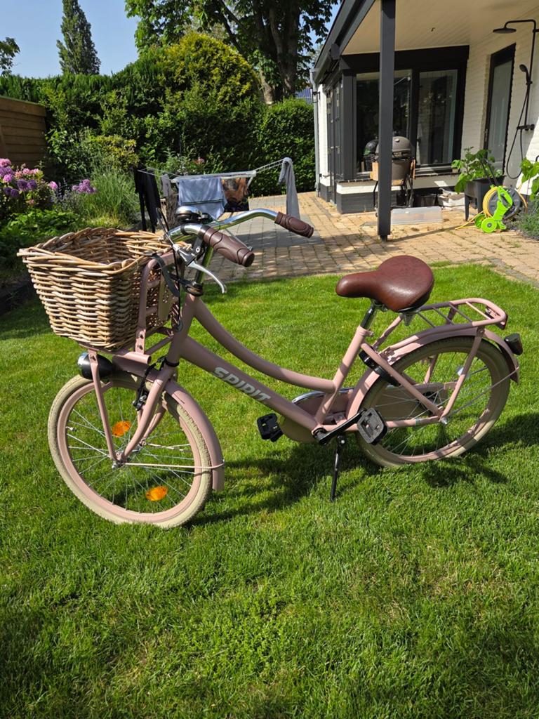 Spirit kinderfiets 22 inch met mandje roze, Ophalen, Terugtraprem, 22 inch, Gebruikt