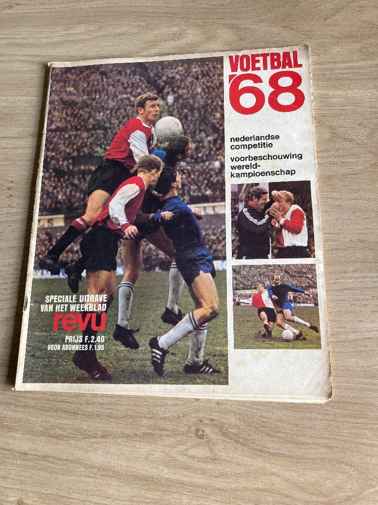 Speciale uitgave Revu Voetbal 68, Ophalen of Verzenden, Gelezen, Sport en Vrije tijd